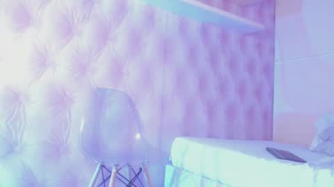 Snapshot of hillary_banks__ chatting on 03/12/25, 04:08 Hillary online show from 03/12/25, 04:08