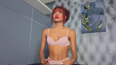 Snapshot of hillary_banks__ chatting on 09/18/25, 06:04 Hillary online show from 09/18/25, 06:04