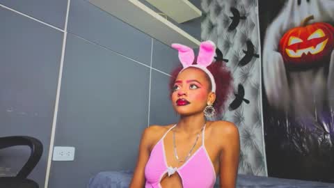 Snapshot of hillary_banks__ chatting on 10/29/25, 06:26 Hillary online show from 10/29/25, 06:26