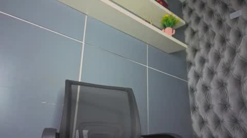 Snapshot of hillary_banks__ chatting on 11/19/25, 04:34 Hillary online show from 11/19/25, 04:34