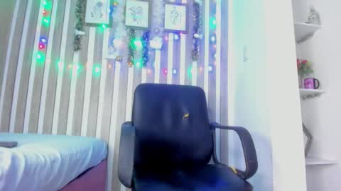 Snapshot of hillary_banks__ chatting on 12/13/25, 10:26 Hillary online show from 12/13/25, 10:26