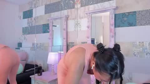 Snapshot of hillary_chen chatting on 11/07/25, 04:12 Hillary online show from 11/07/25, 04:12