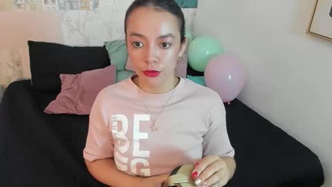 Snapshot of hillary_chen chatting on 11/13/25, 03:05 Hillary online show from 11/13/25, 03:05