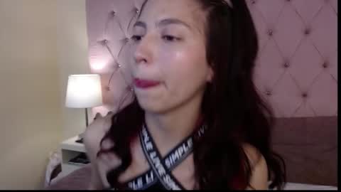 Snapshot of hillary_thomson chatting on 12/01/25, 02:11 Hillary Thomson online show from 12/01/25, 02:11