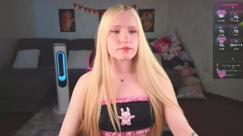 Snapshot of hillochka chatting on 06/02/26, 02:30 Hillochka online show from 06/02/26, 02:30