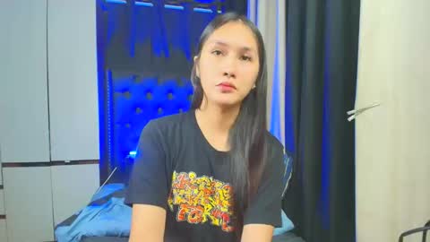 Snapshot of himarika chatting on 11/18/25, 01:00 yuricah online show from 11/18/25, 01:00