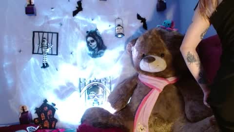 Snapshot of himiiko_toga chatting on 10/16/25, 11:06 Himiiko online show from 10/16/25, 11:06