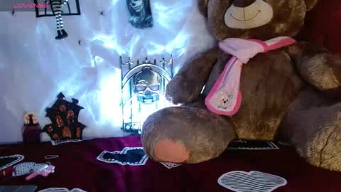 Snapshot of himiiko_toga chatting on 10/21/25, 09:48 Himiiko online show from 10/21/25, 09:48