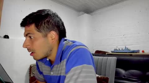 Snapshot of himoreno97 chatting on 01/01/25, 05:33 Hi moreno online show from 01/01/25, 05:33