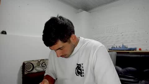 Snapshot of himoreno97 chatting on 01/01/25, 09:41 Hi moreno online show from 01/01/25, 09:41