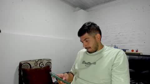 Snapshot of himoreno97 chatting on 02/01/25, 10:44 Hi moreno online show from 02/01/25, 10:44