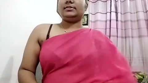 himuhimu22 online show from 11/18/25, 07:07