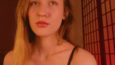 Hina online show from 01/01/25, 12:33