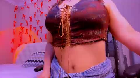 Snapshot of hinajeen chatting on 06/17/26, 05:43 Sexy Hina online show from 06/17/26, 05:43