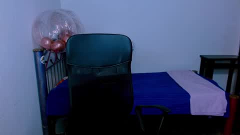 Snapshot of hinata_9 chatting on 12/17/25, 05:13 0600AM-1100AM - online show from 12/17/25, 05:13