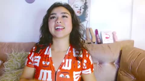 Snapshot of hinataleecs chatting on 01/05/25, 04:14 hinata lee online show from 01/05/25, 04:14