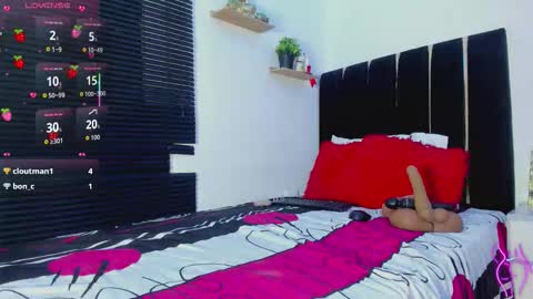 Snapshot of hinatta_smiler chatting on 11/26/25, 06:47 hinatta smiler online show from 11/26/25, 06:47