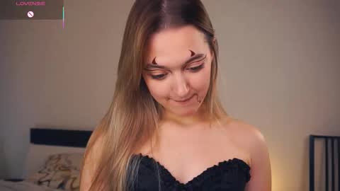 Snapshot of hip_hop_baby chatting on 10/30/25, 06:30 Leya Day Mary Night PvT Open online show from 10/30/25, 06:30