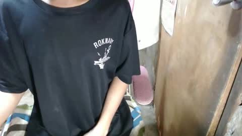 Snapshot of hippie_cloudbrah chatting on 11/06/25, 04:57 hippie_cloudbrah online show from 11/06/25, 04:57