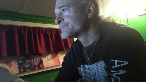 Snapshot of hippiedad333 chatting on 02/02/26, 12:20 hippiedad333 online show from 02/02/26, 12:20