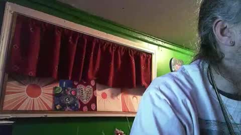 Snapshot of hippiedad333 chatting on 02/12/26, 11:11 hippiedad333 online show from 02/12/26, 11:11