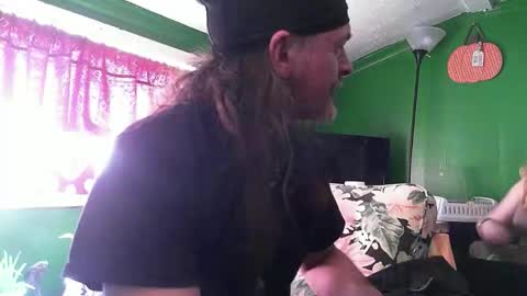 hippiedad333 online show from 04/11/26, 07:40