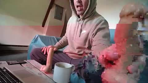 Snapshot of hippiezen chatting on 01/24/25, 06:14 Hippie Jijm online show from 01/24/25, 06:14