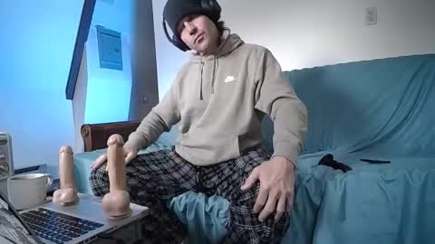 Snapshot of hippiezen chatting on 02/08/25, 06:22 Hippie Jijm online show from 02/08/25, 06:22