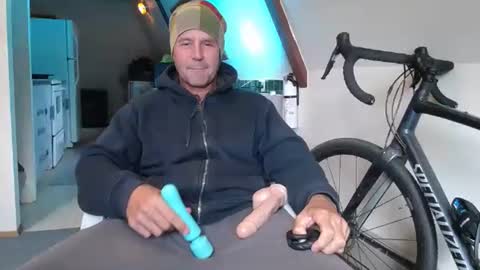 Hippie Jijm online show from 02/16/26, 10:17