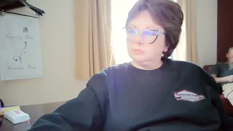 Snapshot of hippihope420 chatting on 03/05/25, 04:02 Bella online show from 03/05/25, 04:02