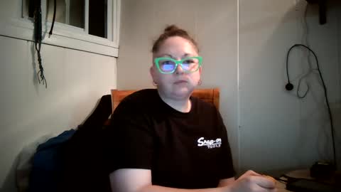 Snapshot of hippihope420 chatting on 09/28/25, 01:11 Bella online show from 09/28/25, 01:11
