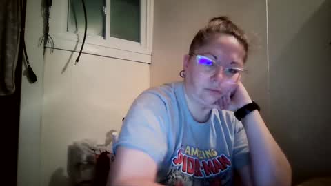 Snapshot of hippihope420 chatting on 10/08/25, 12:03 Bella online show from 10/08/25, 12:03