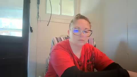 Snapshot of hippihope420 chatting on 10/11/25, 06:50 Bella online show from 10/11/25, 06:50