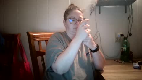 Snapshot of hippihope420 chatting on 10/22/25, 12:49 Bella online show from 10/22/25, 12:49