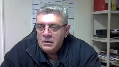 Snapshot of hippopotame17 chatting on 12/14/24, 10:45 hippo online show from 12/14/24, 10:45