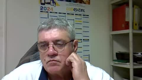 Snapshot of hippopotame17 chatting on 12/15/24, 07:24 hippo online show from 12/15/24, 07:24