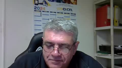 Snapshot of hippopotame17 chatting on 12/16/24, 12:27 hippo online show from 12/16/24, 12:27