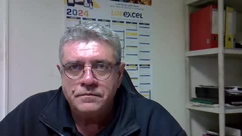 Snapshot of hippopotame17 chatting on 12/17/24, 04:43 hippo online show from 12/17/24, 04:43