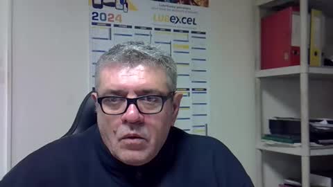 Snapshot of hippopotame17 chatting on 12/18/24, 06:32 hippo online show from 12/18/24, 06:32