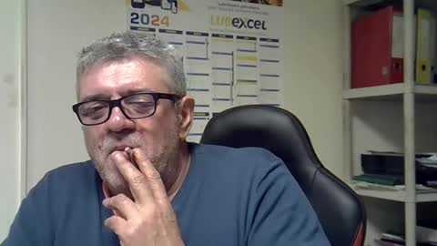 Snapshot of hippopotame17 chatting on 12/22/24, 05:21 hippo online show from 12/22/24, 05:21