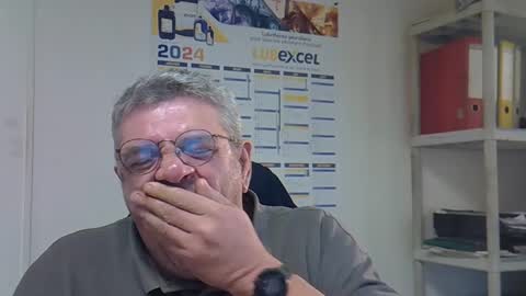 Snapshot of hippopotame17 chatting on 12/23/24, 03:55 hippo online show from 12/23/24, 03:55