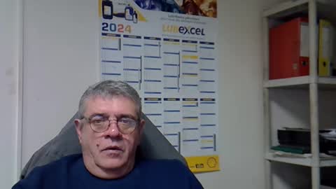 Snapshot of hippopotame17 chatting on 12/25/24, 08:51 hippo online show from 12/25/24, 08:51