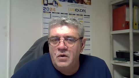 Snapshot of hippopotame17 chatting on 01/04/25, 08:17 hippo online show from 01/04/25, 08:17