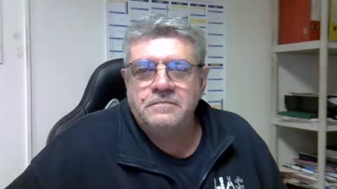 Snapshot of hippopotame17 chatting on 01/08/25, 12:47 hippo online show from 01/08/25, 12:47