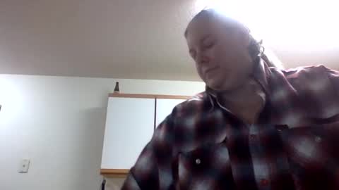 Snapshot of hippysnewhere chatting on 05/17/26, 03:52 hippysnewhere online show from 05/17/26, 03:52