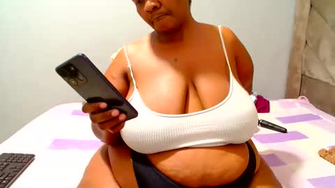 Snapshot of hips2sexy chatting on 06/05/26, 07:25 hips2sexy online show from 06/05/26, 07:25