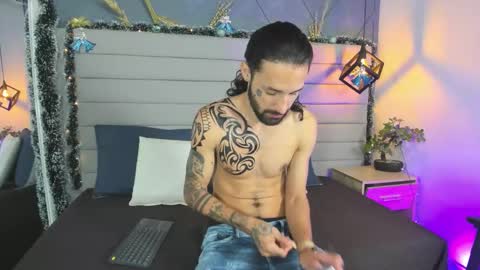 Hisoka online show from 12/21/25, 12:23