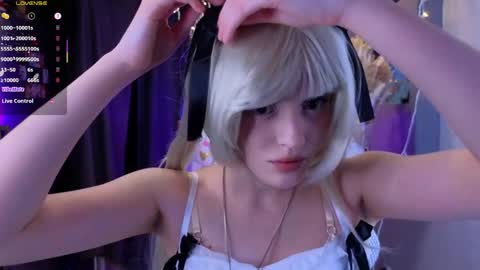Snapshot of hisoka__akerley chatting on 05/17/26, 07:54 Ella online show from 05/17/26, 07:54