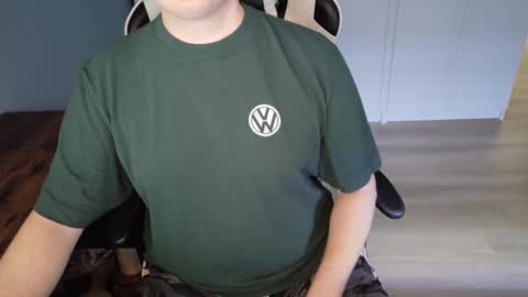 Snapshot of hls0077 chatting on 12/19/25, 07:21 hls0077 online show from 12/19/25, 07:21