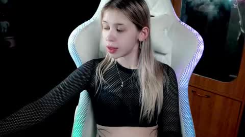 Holly online show from 12/05/25, 07:21